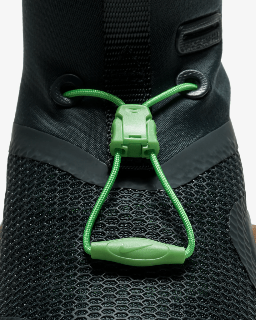 Quick-pull lacing system of the Nike MetconSF shown here in Seaweed/Light British Tan/Green Spark/Black