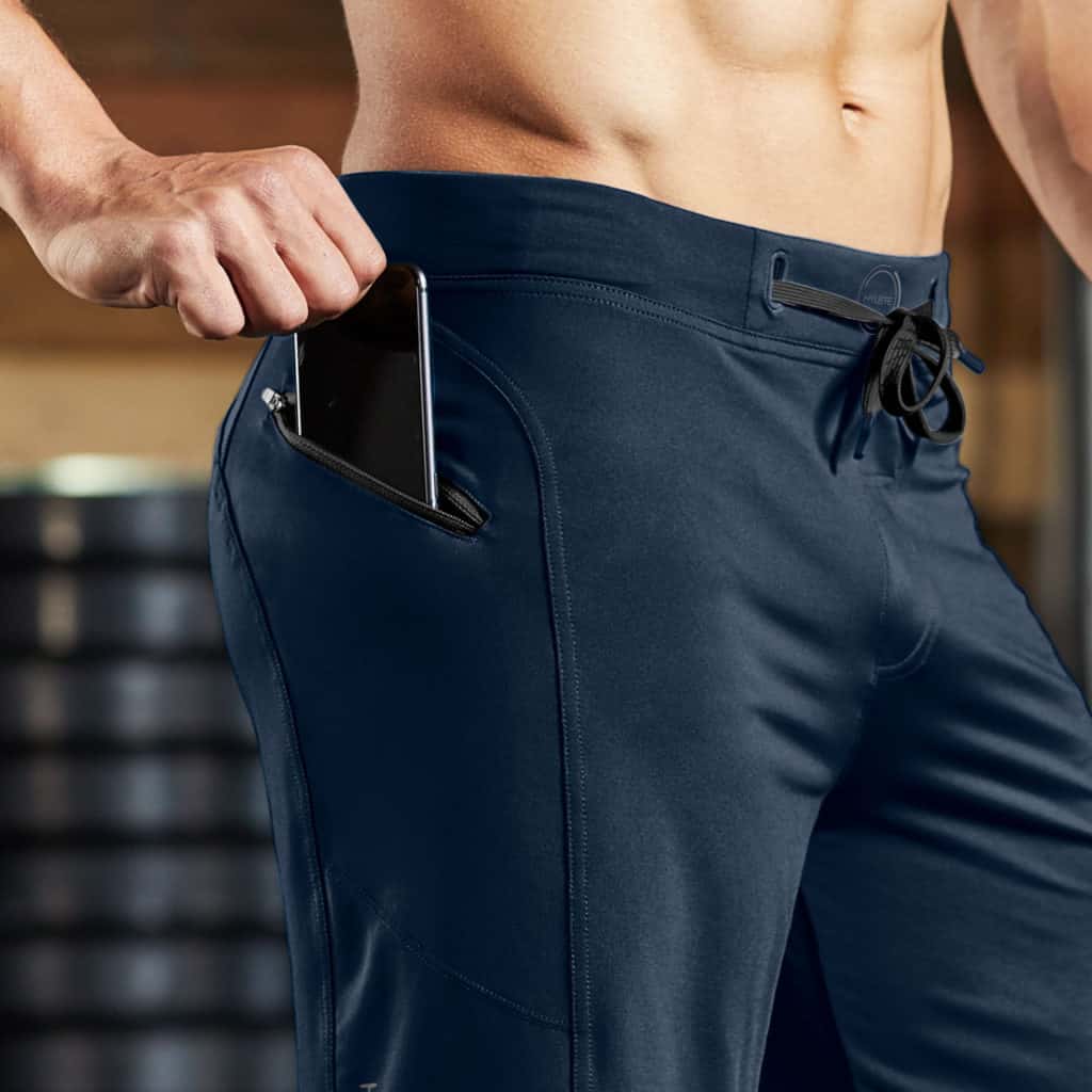 Zippered pocket of the Hylete Helix II workout pants for men 