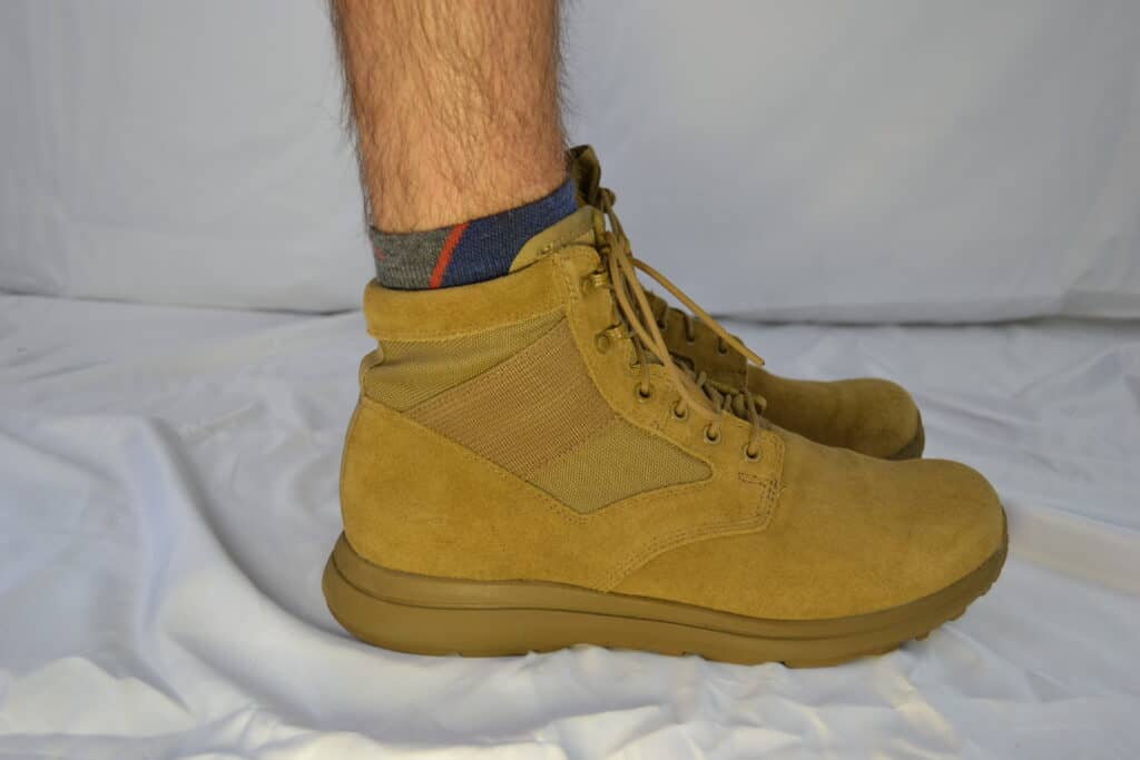 Darn Tough Hiker 1/4 Sock with Cushion  with Coyote Suede MACV-1