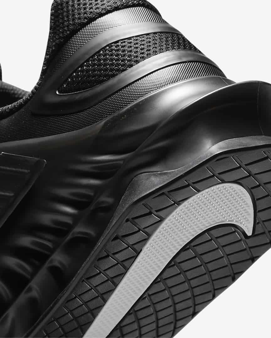 Nike Savaleos black heel