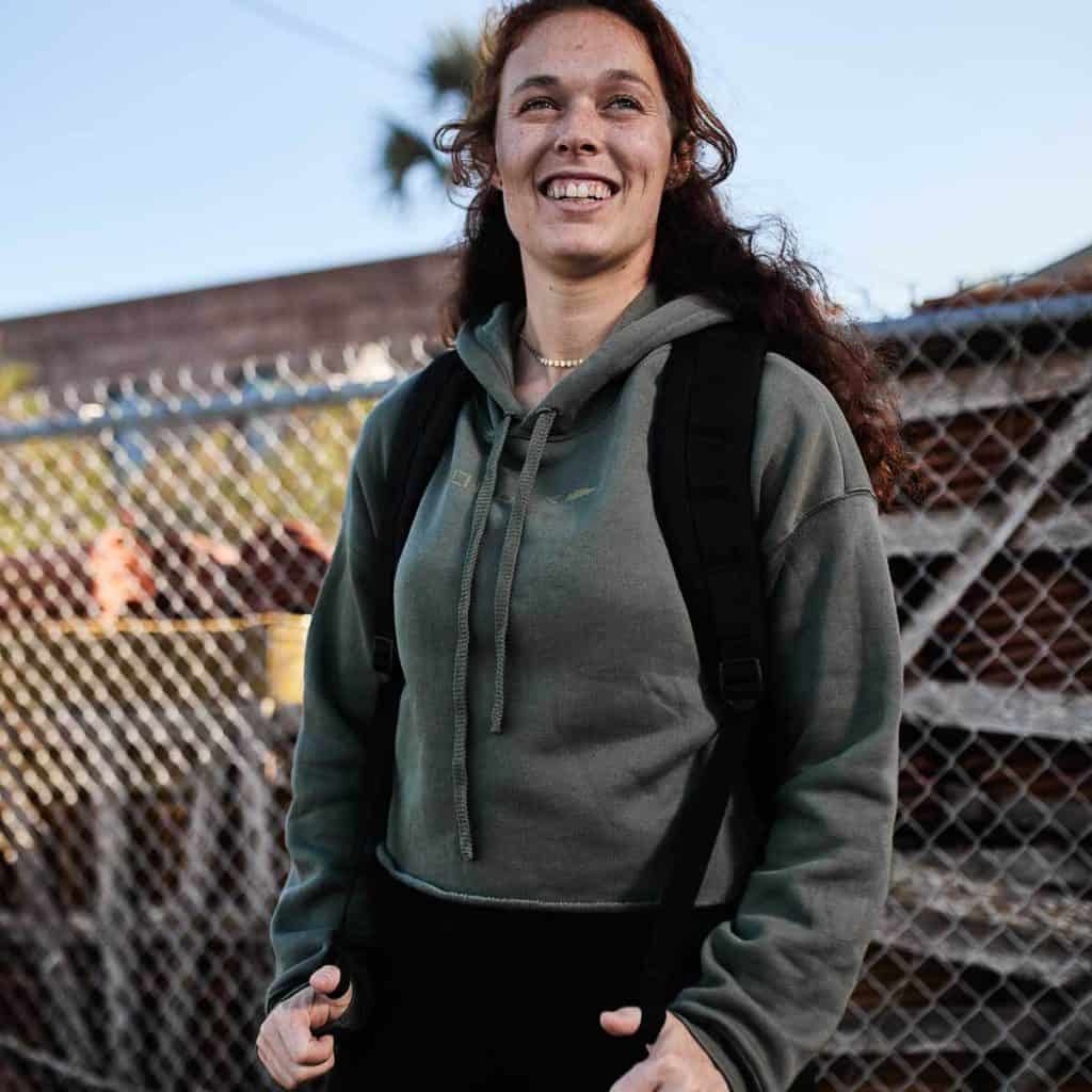 GORUCK Cropped Hoodie Women green worn 2]